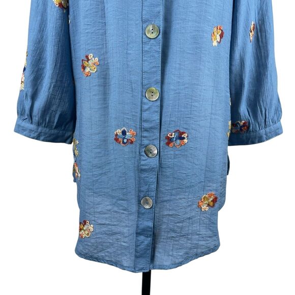 Fig & Flower Women's Top Medium Blue Floral 3/4 Sleeve Embroidered Button Front - Picture 3 of 11